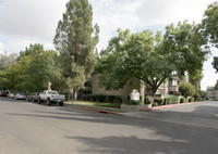 Village at Ninth in Fresno, CA - Foto de edificio - Building Photo