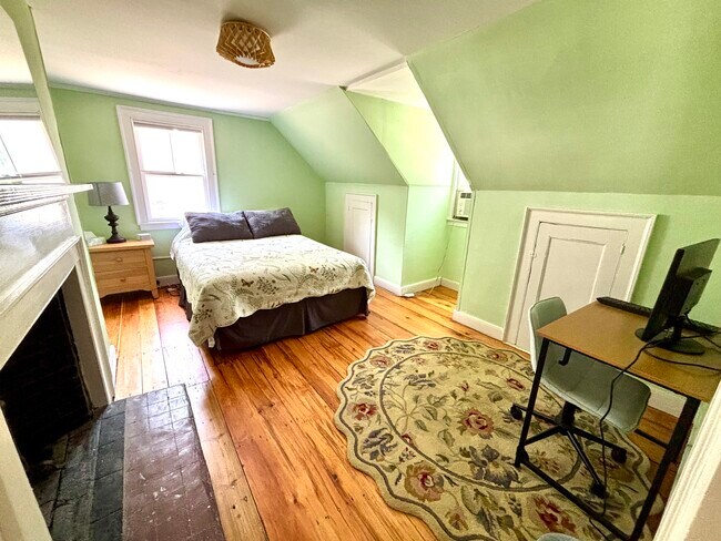 property at 7 W Main St