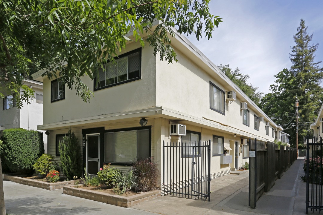 2307 I St in Sacramento, CA - Building Photo