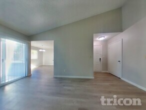 9411 Aizenberg Cir in Elk Grove, CA - Building Photo - Building Photo