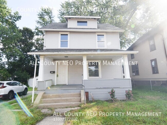 property at 1622 Olive Pl NE