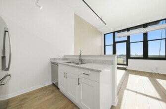 1224 W Van Buren St, Unit 504 in Chicago, IL - Building Photo - Building Photo