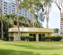 Century West in Honolulu, HI - Foto de edificio - Building Photo