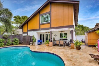 1610 W Sandpiper Cir in Pembroke Pines, FL - Building Photo - Building Photo