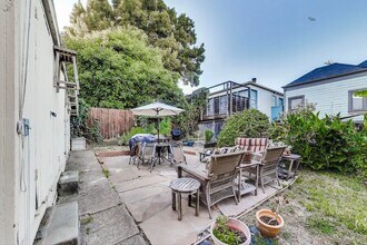 22 Yosemite Ave in Oakland, CA - Building Photo - Building Photo