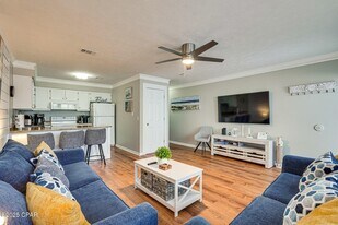 17670 Front Beach Rd in Panama City Beach, FL - Building Photo