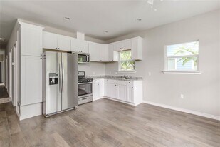 412 Booth St in Taylor, TX - Building Photo