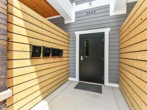2645 N College Ave, Unit A in Indianapolis, IN - Foto de edificio - Building Photo