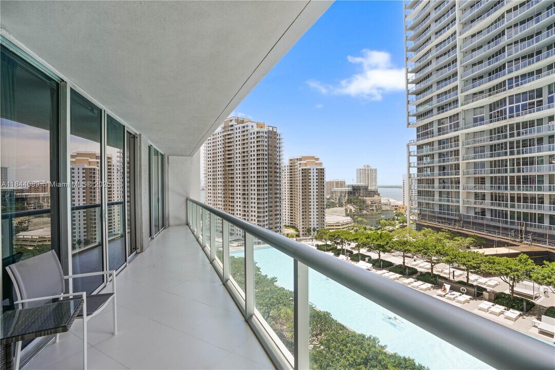 475 Brickell Ave in Miami, FL - Building Photo