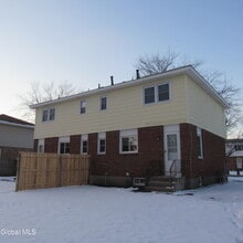 34 B Commodore St in Colonie, NY - Building Photo - Building Photo