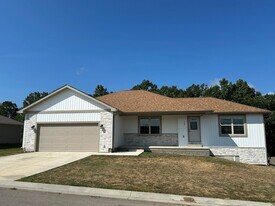 128 La Vista Dr in Waynesville, MO - Building Photo