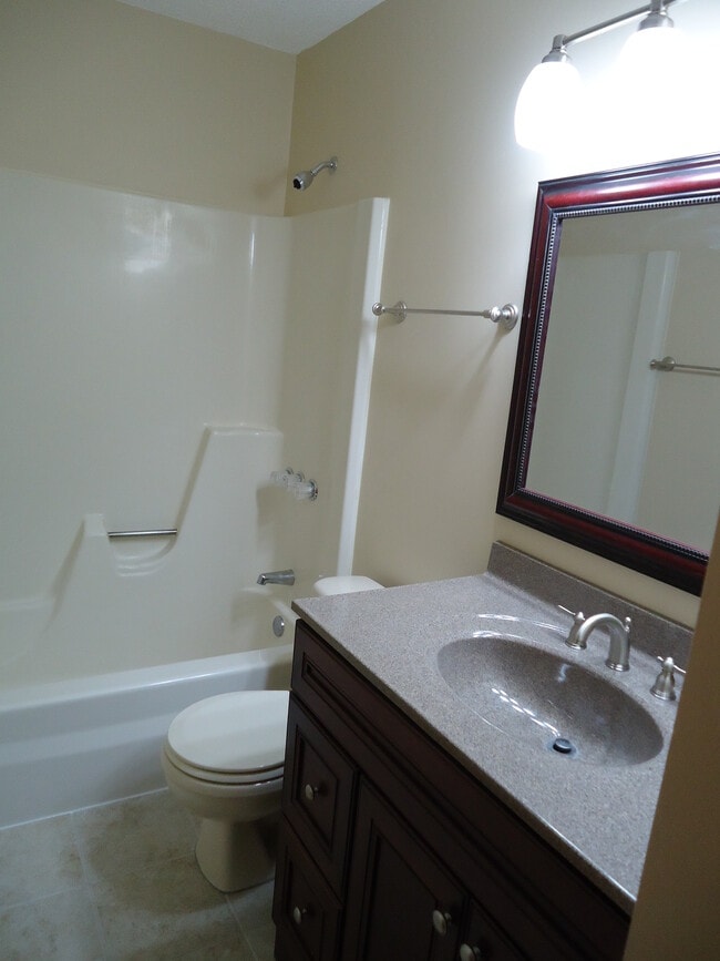 7440 Germane Trl, Unit TOWNHOUSE end unit in Apple Valley, MN - Building Photo - Building Photo