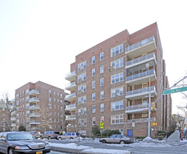 Terrace View in Jackson Heights, NY - Foto de edificio - Building Photo