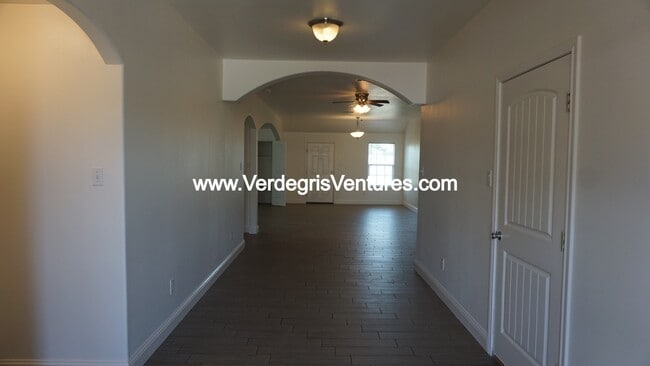 9520 Prairieview Dr in Fort Worth, TX - Foto de edificio - Building Photo