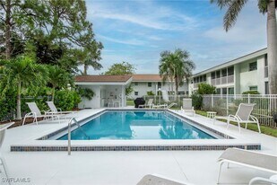4126 Belair Ln in Naples, FL - Building Photo