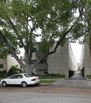 321 E Tujunga Ave Apartments