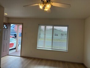 1302 NE Tucson Way in Bend, OR - Building Photo - Building Photo