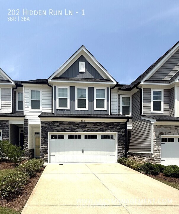 202 Hidden Run Ln in Holly Springs, NC - Building Photo