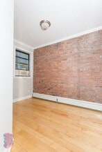 42 Avenue B, Unit 3 in New York, NY - Building Photo - Building Photo