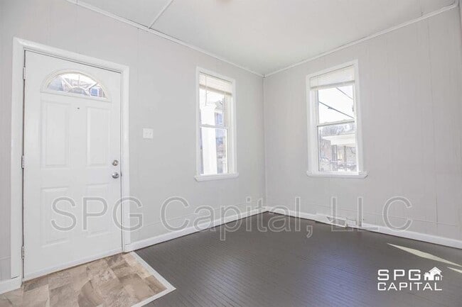 12 E Main St in Windsor, PA - Building Photo - Building Photo