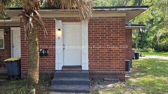 2231 Spring Park Rd, Unit 3 in Jacksonville, FL - Building Photo