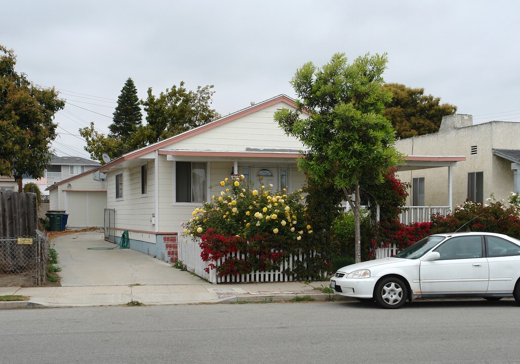 2381 Channel Dr in Ventura, CA - Foto de edificio