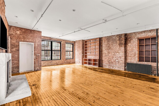 554 Broome St in New York, NY - Building Photo - Building Photo