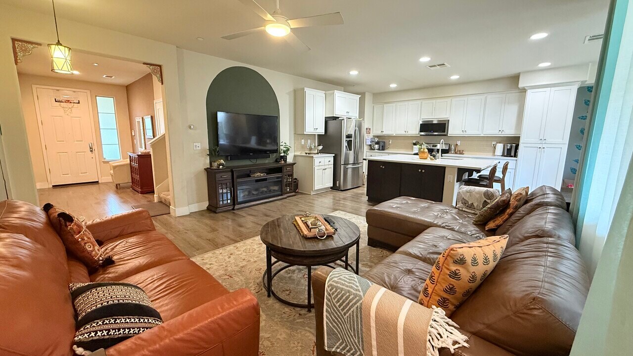 27 Rogers Ln in Pleasanton, CA - Building Photo