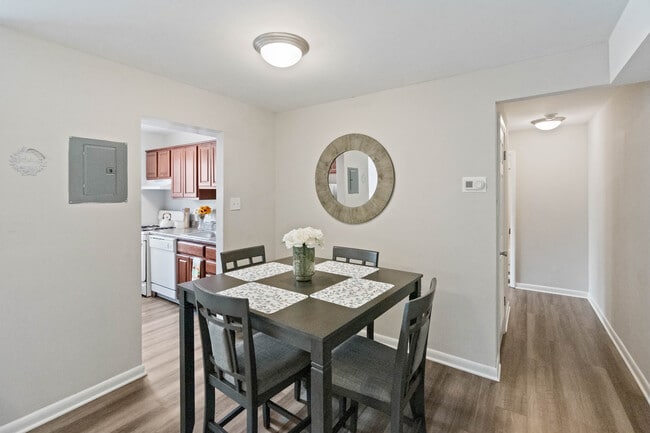 Flats of Forestville in District Heights, MD - Foto de edificio - Building Photo