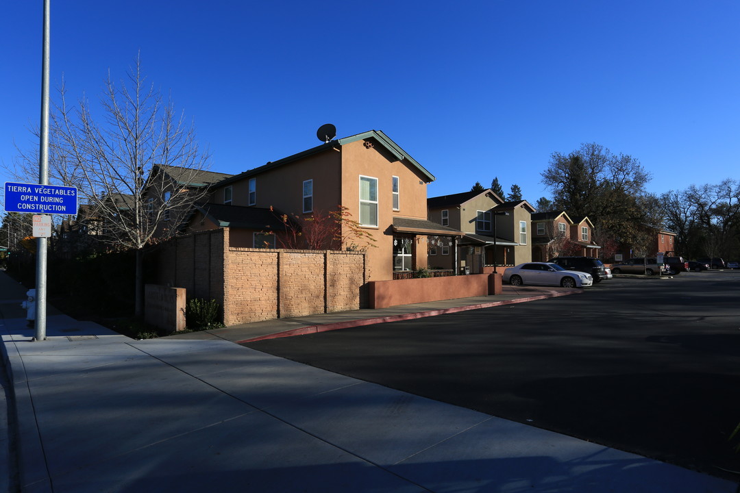 Larkfield Oaks in Santa Rosa, CA - Building Photo