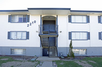 2210 S Dexter St in Denver, CO - Foto de edificio - Building Photo