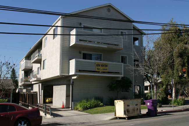 1635 Obispo Ave in Long Beach, CA - Foto de edificio - Building Photo