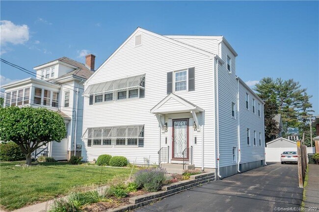 82 Lancaster Rd in West Hartford, CT - Building Photo - Building Photo