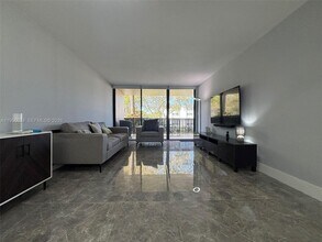 10865 SW 112th Ave in Miami, FL - Building Photo - Building Photo