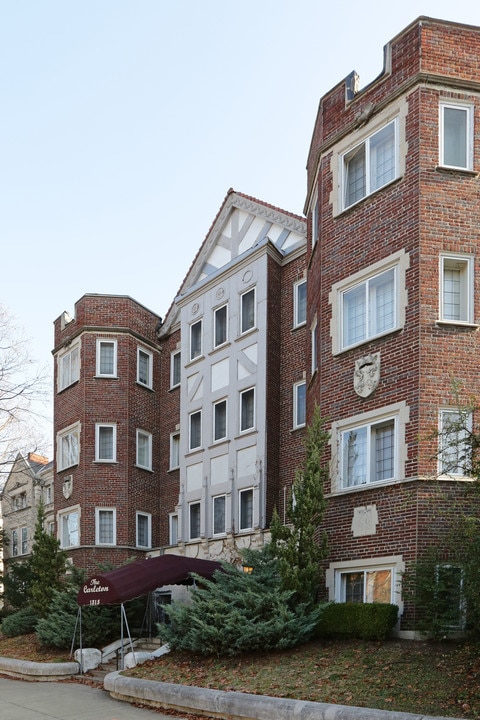 The Carlton in Louisville, KY - Building Photo