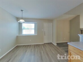 1377 Meadowbrook Ln in Crowley, TX - Building Photo - Building Photo