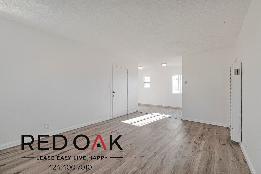 850 W 83rd St in Los Angeles, CA - Building Photo