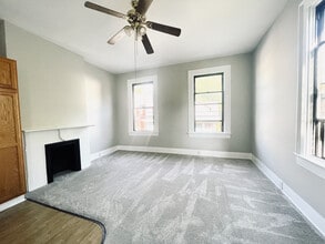 1813 Highland Ave, Unit 2 in Cincinnati, OH - Foto de edificio - Building Photo