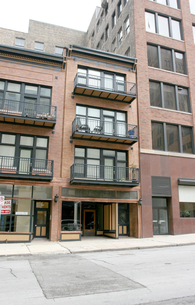 224-226 E Mason St in Milwaukee, WI - Foto de edificio - Building Photo