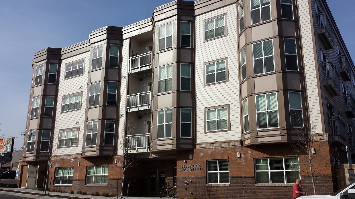 Sellwood Apartments in Portland, OR - Building Photo