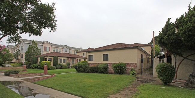 21 Bonita St in Arcadia, CA - Foto de edificio - Building Photo