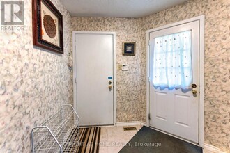 17 Gowrie Dr in Ottawa, ON - Building Photo - Building Photo
