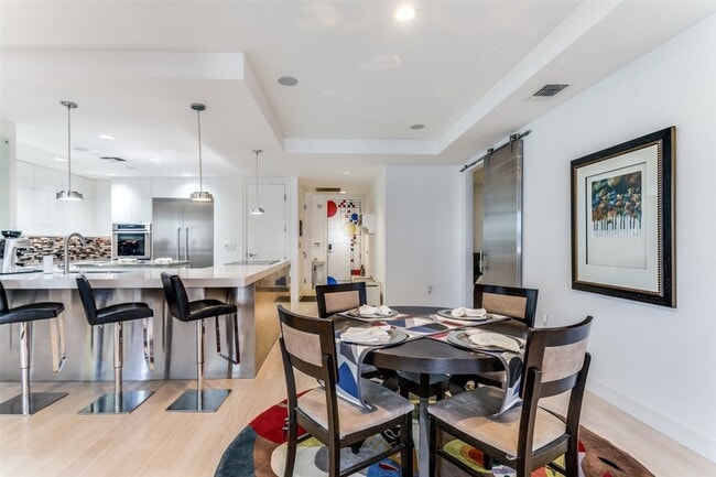 1505 Elm St, Unit 1003 in Dallas, TX - Building Photo - Building Photo