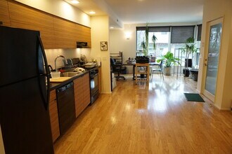 2451 SE Ankeny St, Unit 2451 in Portland, OR - Building Photo - Building Photo