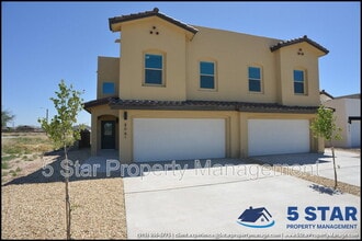 806 TS Daniel Cadena Dr in Socorro, TX - Foto de edificio - Building Photo