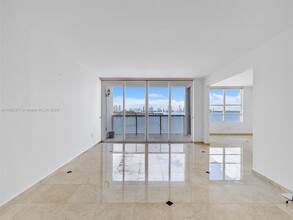 1800 Sunset Harbour Dr in Miami Beach, FL - Building Photo - Building Photo