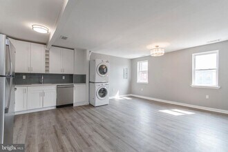 515 W Girard Ave in Philadelphia, PA - Building Photo - Building Photo