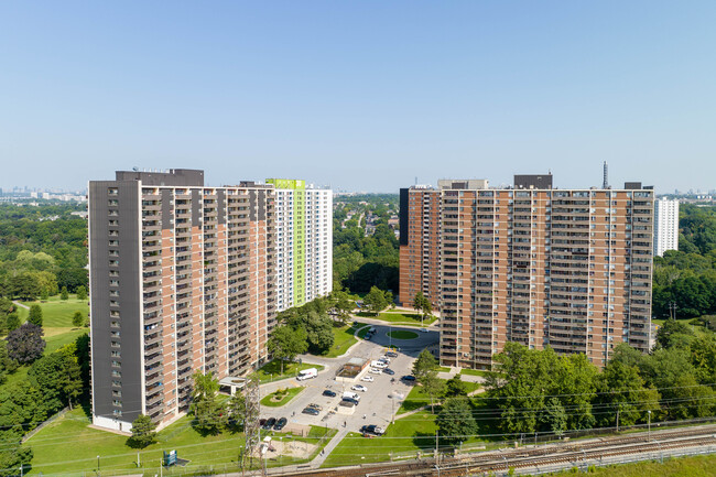 Dentonia Place in Toronto, ON - Building Photo - Building Photo