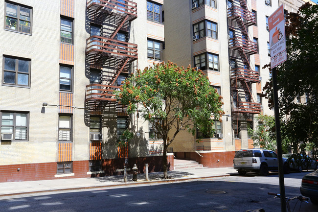 609 W 174th St in New York, NY - Building Photo - Building Photo