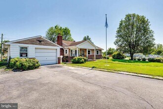 5811 Larsen St in Glen Burnie, MD - Building Photo - Building Photo